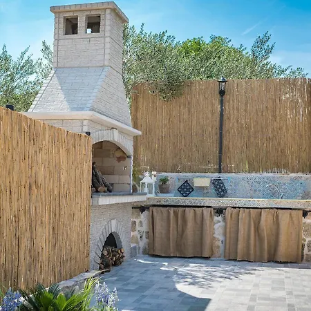 Holiday home Awesome In Danilo