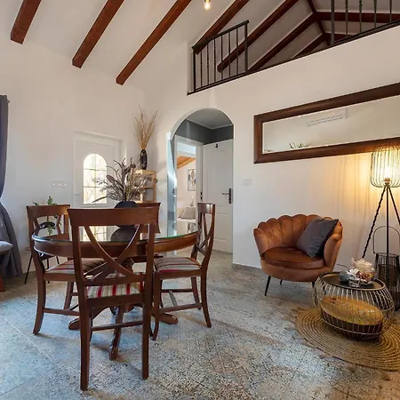 Holiday home Awesome In Danilo *