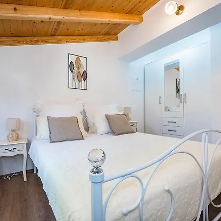 Awesome In Danilo Holiday home Vrpolje